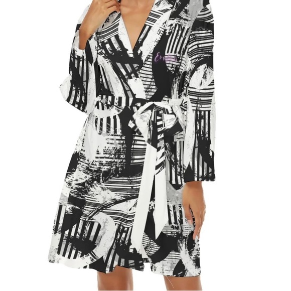 High quality clothes. Check out https://www.shopevolve.store. - Picture 2 of 5